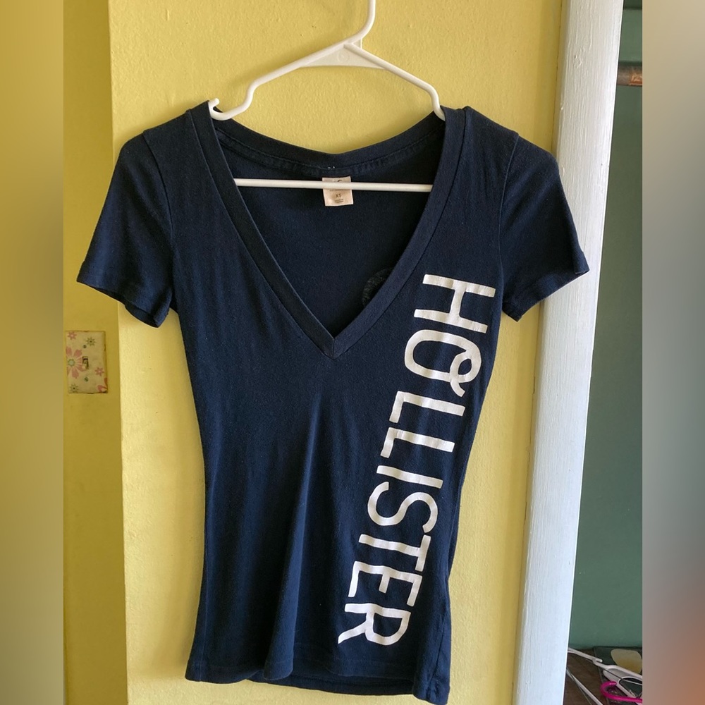 XS Hollister California V Neck T Shirt - Picture 1 of 3